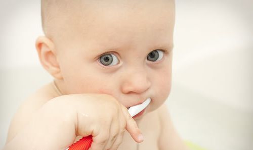 Кариес у младенцев: признаки и лечение