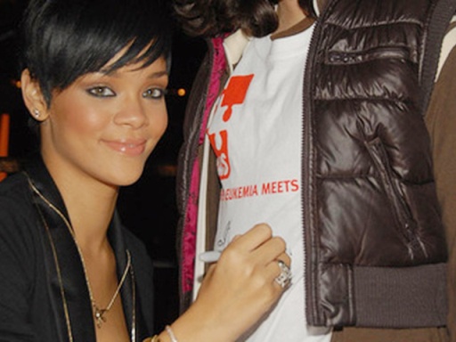 Певица Рианна занялась благотворительностью