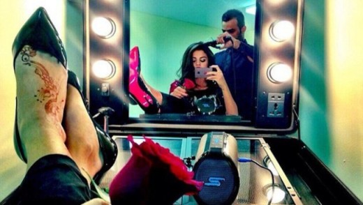 Селена Гомес сделала себе новую татуировку и хвастается ней на фото