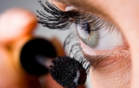 Как правильно красить ресницы?