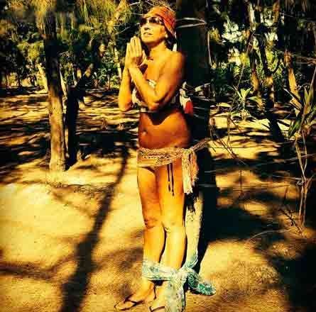 Прохор Шаляпин привязал жену в бикини к столбу позора