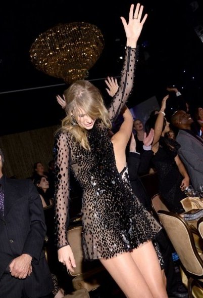 Тейлор Свифт "зажгла" на дискотеке (фото)