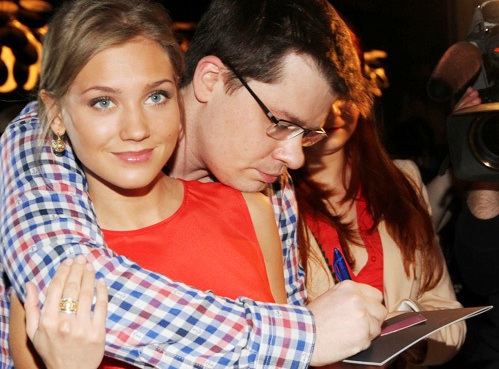 У Харламова и Асмус родилась дочь