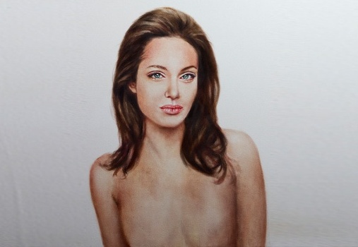 Анджелина Джоли осталась без груди