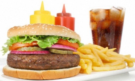 Черный список: продукты, которые вредят коже