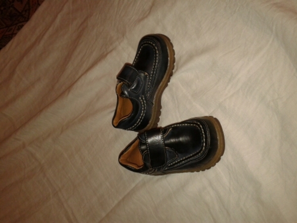 Продам новые детские туфельки для мальчика