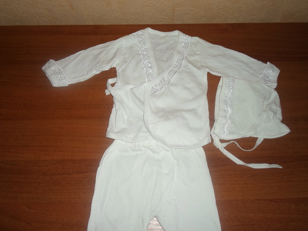 Продам детский костюмчик праздничный с чепчеком