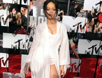 Певица Рианна носит платья от Ульяны Сергеенко