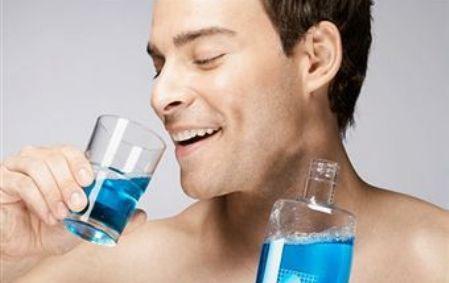 Полоскание ротовой полости повышает риск инсульта