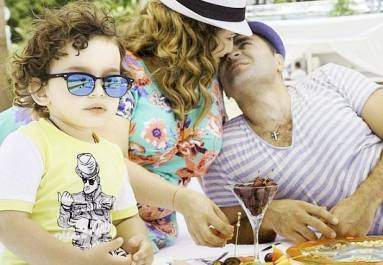 Сын Анфисы Чеховой отдыхает в Грузии с братьями